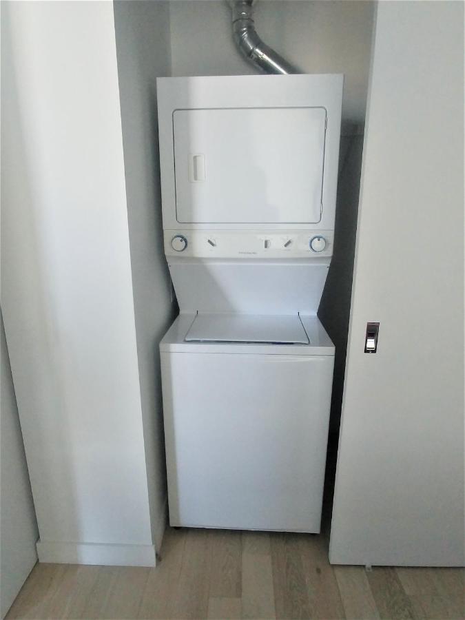 Luxury Skyline Condo In Downtown Free 24/7 Parking Winnipeg Esterno foto